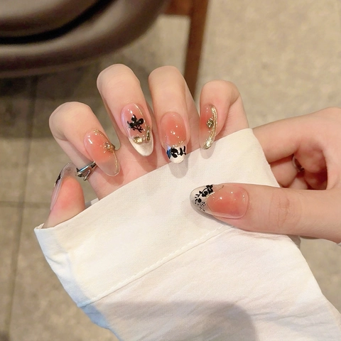 Uñas Postizas Hechas a Mano Degradado Rosa Nude Con Mariposa Negra Floral Pan de Oro Diamantes de Imitación Para Mujer