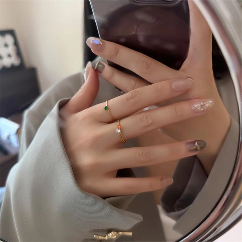 Dünner Ring Titanstahl 18K Vergoldet Minimalistisch Texturiert Geometrisch Einzelner Zirkon Edelstein Damen