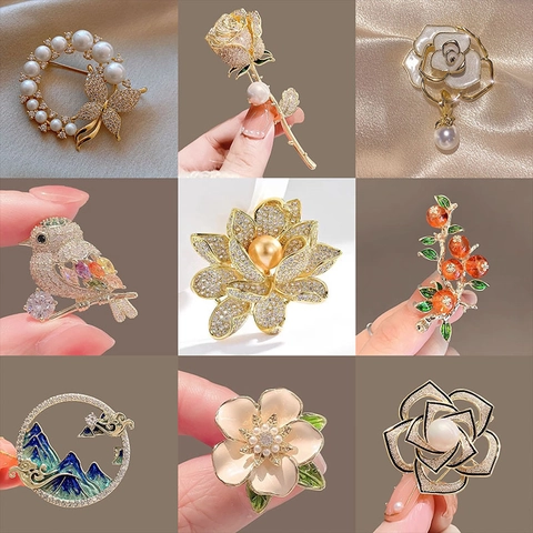 Elegante Zinklegierung Kamelie Blume Brosche Kollektion Mit Künstlichen Perlen Strass Schmetterling Schwan Anstecknadel Für Damen Herren Schmuck
