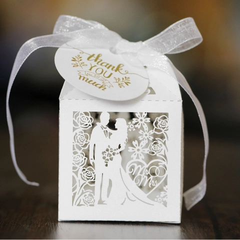 Laser Cut Wedding Favor Boxes Artificial Pearl Paper Candy Gift Box With Ribbon Tags Mr & Mrs Bride Groom For Wedding Party Decoration