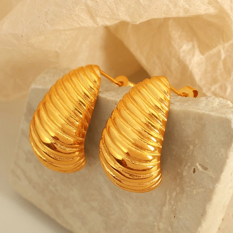 Boucles d'Oreilles Clous en Acier Inoxydable Plaqué Or Spirale Plissée pour Femmes Rétro Forme de Croissant Bijoux de Mode
