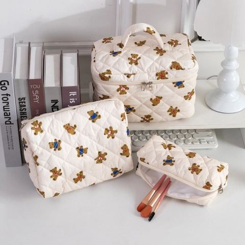 Gesteppte Baumwolle Kosmetiktasche Gestreift Bär Druck Tragbare Reise Wasch Organizer Handtasche Süße Cartoon Kosmetik Aufbewahrung