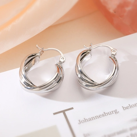 Geometrische Gedrehte Creolen Retro Kupfer Mehrlagig Echtgold Vergoldet Einfaches Kreuz Design Mode Schmuck Für Damen