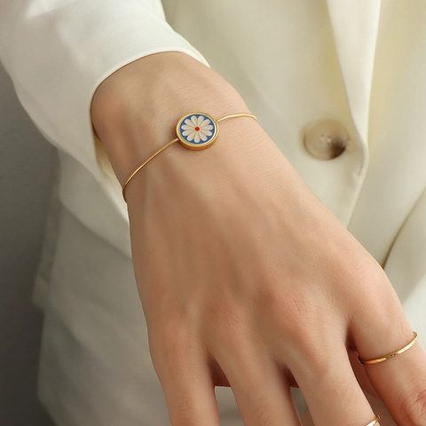Daisy Flower Enamel Round Pendant 18K Gold Plated Titanium Steel Adjustable Snake Chain Bracelet French Style