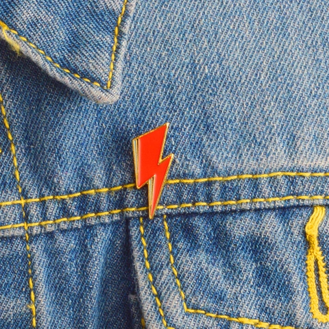Roter Blitz Brosche Emaille Legierung Anstecknadel Cartoon Pop Art Schmuck Abzeichen Für Kleidung Hut