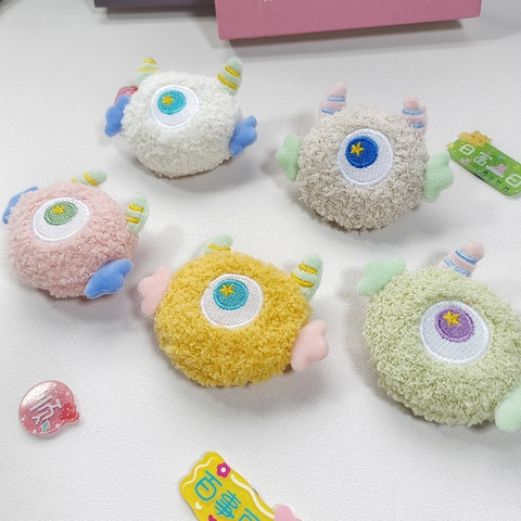 Cartoon Plüsch Monster Brosche Einzelauge Süße DIY Dekoration Für Taschen Kleidung Weichem Samt Stickerei Zubehör
