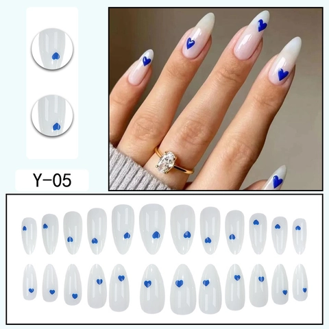 Press On Nails Forma A Mandorla Bianco Latte Semitrasparente Motivo A Cuore Blu Manicure Dolce Minimalista