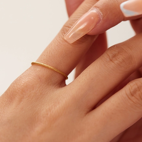 Anillo Minimalista Mujer Acero Inoxidable Chapado Oro Acabado Mate Banda Delgada Joyería Accesorio Simple