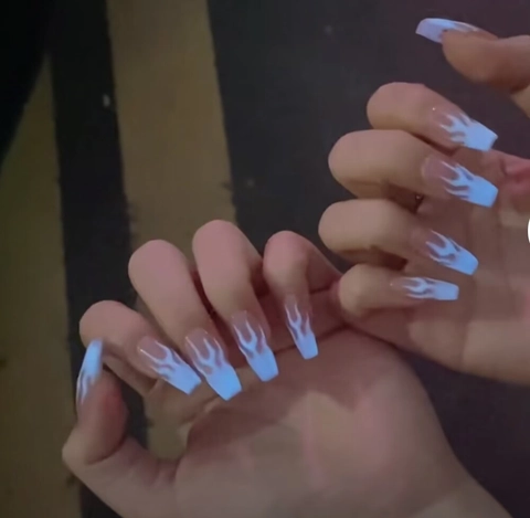 Lichtgevend Blauw Vlam Kunstnagels Lange Kistvorm Nude Verloop Gloeiende Valse Nagels Voor Vrouwen Dagelijks Feest Decoratie