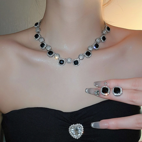 French Luxury Jewelry Set Alloy Black Rhinestone Geometric Square Clavicle Necklace And Stud Earrings Vintage Style Women