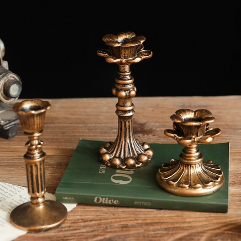 Retro Candle Holder French Classical Distressed Resin Lotus Shape European Style For Home Office Bars Photography Props