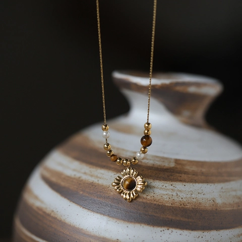 Vintage Maillard Flower Tiger Eye Stone Pendant Necklace For Women Titanium Steel Gold Plated Artificial Pearl Beaded Clavicle Chain