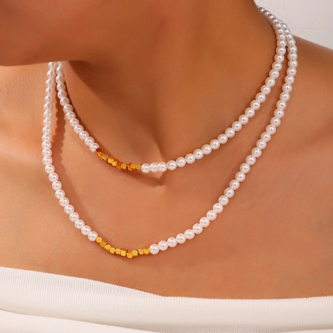 Hepburn Style Titanium Steel Necklace For Women Retro Elegant Artificial Pearl Beaded Necklace Gold Geometric Metal Cubes Design