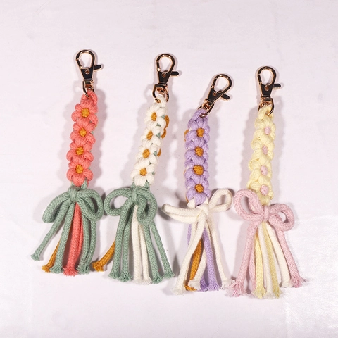 Portachiavi Fiore Macramè Fatto a Mano Boho Portachiavi a Forma di Margherita in Cotone Tessuto Con Nappina Pendente per Borsa Donna