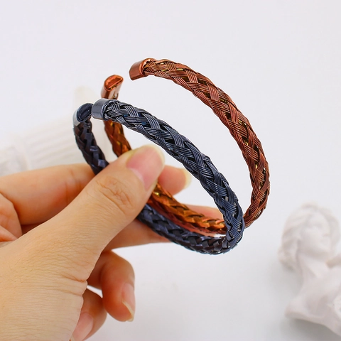 Bracciale a Polsino Aperto in Acciaio Inossidabile Minimalista Per Uomo Donna Bracciale a Filo Torcito con Chiusura Magnetica Gioielli