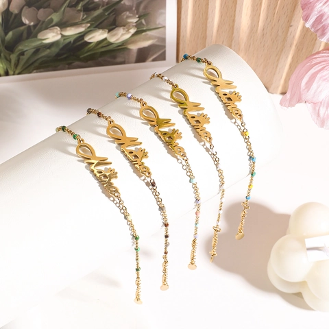 Bracelet Lettre Mama Acier Inoxydable Avec Perles Colorées Plaqué Or Détail Couronne Cadeau Mère Pour Femmes Mode