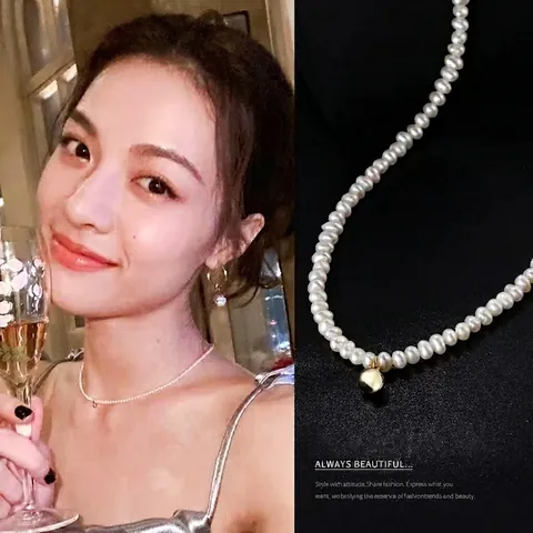 Natürliche Süßwasserperlenhalskette Mit Goldenem Legierungskugelanhänger Französischer Minimalistischer Choker Für Damen