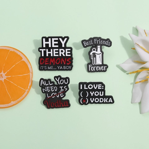 Humorvolle Legierung Emaille Pin Abzeichen All You Need Is Vodka Best Friends Forever Hey There Demons Kreative Buchstaben Brosche