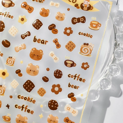 3D Geprägte Nagelsticker Cartoon Kaffee Bär Keks Süße Selbstklebende Aufkleber Für Kinder Frauen Nagelkunst Dekoration