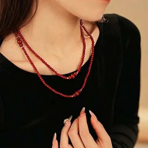 Collar De Perlas De Vidrio Rojo De Doble Capa Cadena Larga De Suéter Retro Con Espaciadores De Cobre Joyería Elegante Mujer
