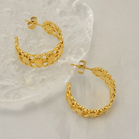 Boucles D'oreilles Créoles À Fleurs Creuses Géométriques En Acier Inoxydable Plaqué Or Sous Vide Design De Niche Pour Femmes