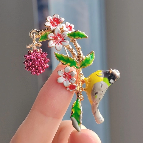 Emaille Vogel Blume Himbeere Brosche Legierung Pastoralen Stil Tier Anstecknadel Dekorative Vintage Schmuck