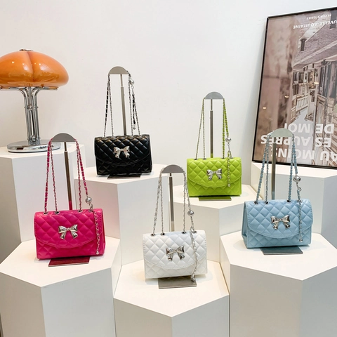 Quilted PU Leather Crossbody Bag For Women Metal Bow Decoration Lattice Pattern Chain Shoulder Strap Fashion Square