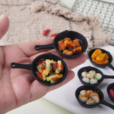 Miniature Simulation Food Frying Pan Model PVC Resin Keychain Pendant Dollhouse Kitchen Decor Accessory Novelty Gift