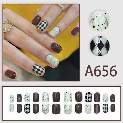Press On Nails Short Square Argyle Checkered Pattern Polka Dot Gold Line Glossy Fake Nails With Glue Sweet Style Manicure