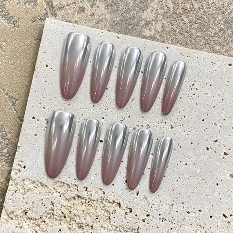 Handgefertigte Aufklebbare Nägel Metallic Chrom Rose Pink Verlauf Lange Mandelform Spiegelglanz Mode Maniküre Für Damen