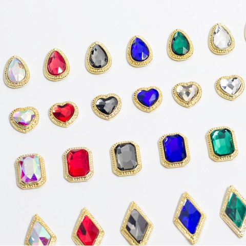 Amuletos De Arte De Uñas De Aleación Y Piedras Preciosas Formas Gota Corazón Rombo Borde Metálico Decoraciones De Manicura