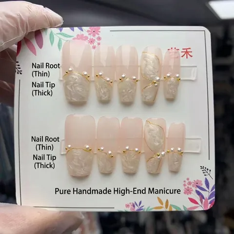 Handgemaakte Press On Nagels Frans Nude Roze Marmer Goudlijn Kunstparel Decoratie Lange Doodskistvorm Kunstnagels Vrouwen