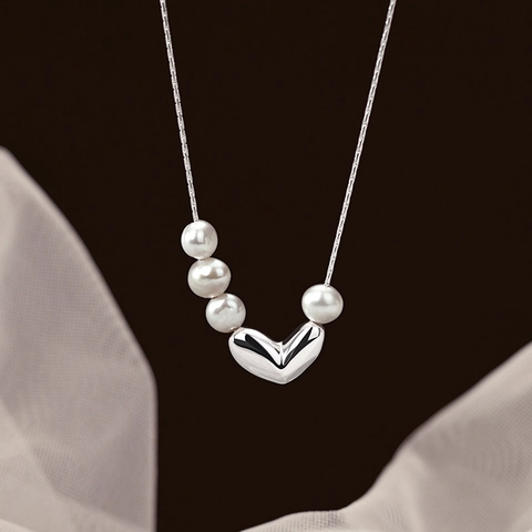 Fashion Silver Color Copper Heart Pendant Necklace For Women Elegant Artificial Pearl V Letter Clavicle Chain Jewelry Gift