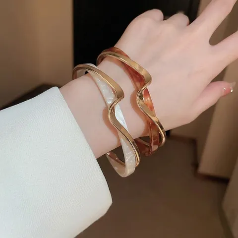 Bracciale Rigido Aperto Onda Minimalista Lega Resina Tartarugato Intarsiato Placcato Oro Gioielli Di Moda Geometrici