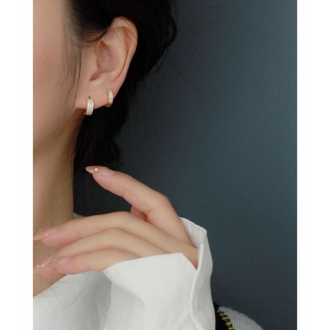 Pendientes De Aro Huggie Con Triple Fila De Circonitas Y Poste De Plata De Ley 925 Minimalista Para Mujer