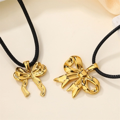 Collier Pendentif Nœud en Acier Inoxydable Plaqué Or 18K Avec Cordon Noir Bijoux de Mode Minimalistes pour Femme Quotidien