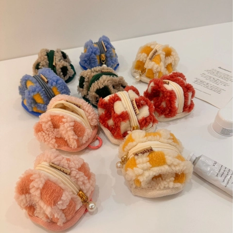 Custodia per Auricolari in Peluche a Quadri con Ciondolo a Perla Mini Borsa Portaoggetti Portatile con Cerniera Donna