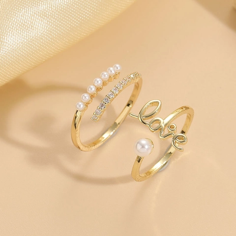 Anelli Aperti Regolabili Alla Moda Rame Con Placcatura Oro 14K Perla Artificial Sintetica E Zircone Design Lettera Love Per Donna