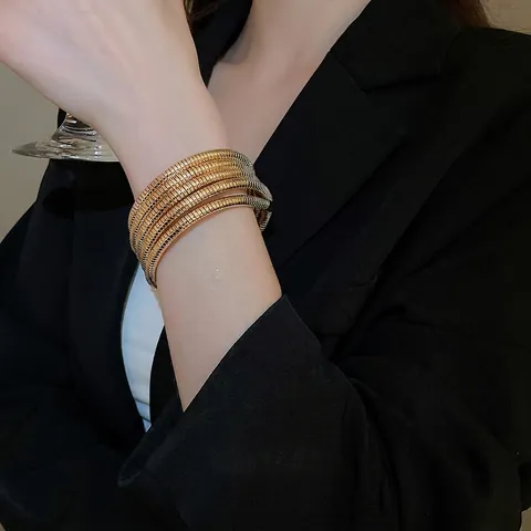 Multi Layer Spiral Metall Armreif Minimalistisch Wicklung Schlangenknochen Textur Punk Stil Mode Schmuck Für Damen