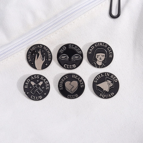 Set di Spille Rotonde in Smalto di Lega Nero Argento Sad Girls Club Smut Squad Member Gothic Punk Spilla Gioielli Distintivo per Zaino Abbigliamento