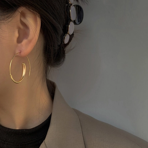 Matte Goldene Spiralen-Creolen Mit 925 Sterling Silber Ohrstecker Minimalistisch Geometrisches Metall Für Damen