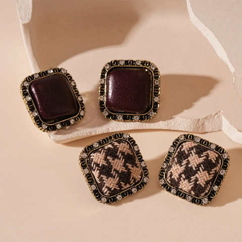 Pendientes De Botón Cuadrados Retro Tela Pata De Gallo Strass Aleación Con Poste De Plata Elegante Chic