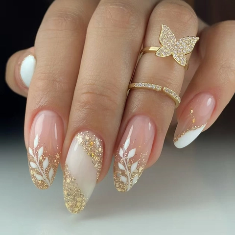 Uñas Postizas Almendradas Rosa Nude Estilo Francés Hojas Pintadas A Mano Brillo Dorado ABS Uñas Artificiales Elegante Mujer