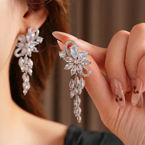 Boucles D'oreilles Pendantes À Pompon Floral Zircon Brillant Bijoux En Cuivre Avec Tige En Argent Sterling 925 Élégant Femmes