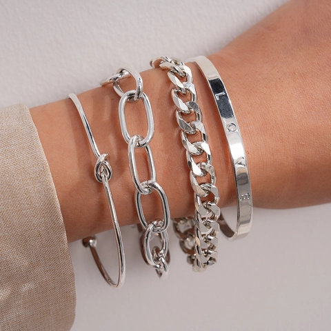 4-delige Set Europese Stijl Zilveren Legering Metalen Armbanden Voor Vrouwen O-ketting Knoop Twist Liefde Gegraveerde Armring Mode Sieraden