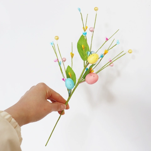 Ramo Di Uova Di Pasqua Artificiale Con Bacche Di Künstliche Perle E Foglie Di Raso Per Decorazioni Domestiche Centro Tavola Per Feste Di Festival Composizione Floreale Fai-da-te