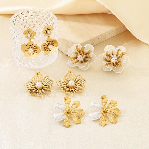 Vintage Flower Stud Earrings Stainless Steel 18K Gold Plated With Artificial Pearl Elegant Hollow Floral Jewelry For Women Vacation