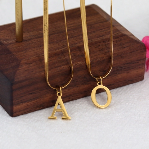 Titaniumstaal 26 Engels Alfabet Letter Hanger Halsketting Voor Vrouwen 18K Verguld Platte Slangenbot Graatketting Sieraden