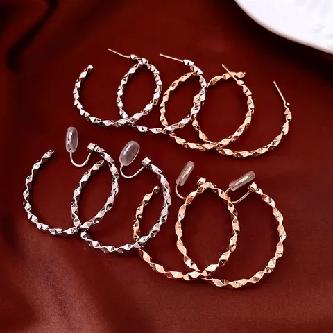 Orecchini A Cerchio Geometrici A Forma Di C Da Donna In Rame Intrecciato Sfaccettato Con Perno In Argento Design Elegante