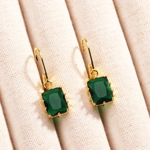 Elegantes Pendientes De Circonita Cúbica Verde Talla Esmeralda Latón Bañado En Oro 18K Para Mujer